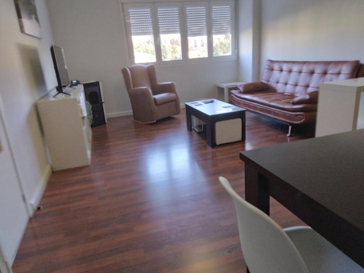 Piso Amplio Y Tranquilo En Marchena Apartment Ngoại thất bức ảnh